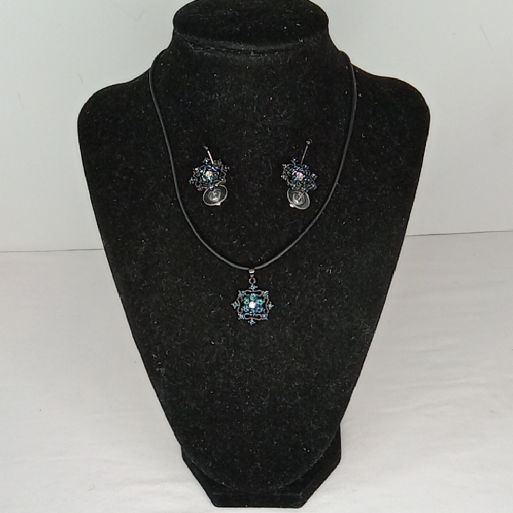 Two-Toned Filagree Snowflake  Black Cord Necklace With Matching Earrings